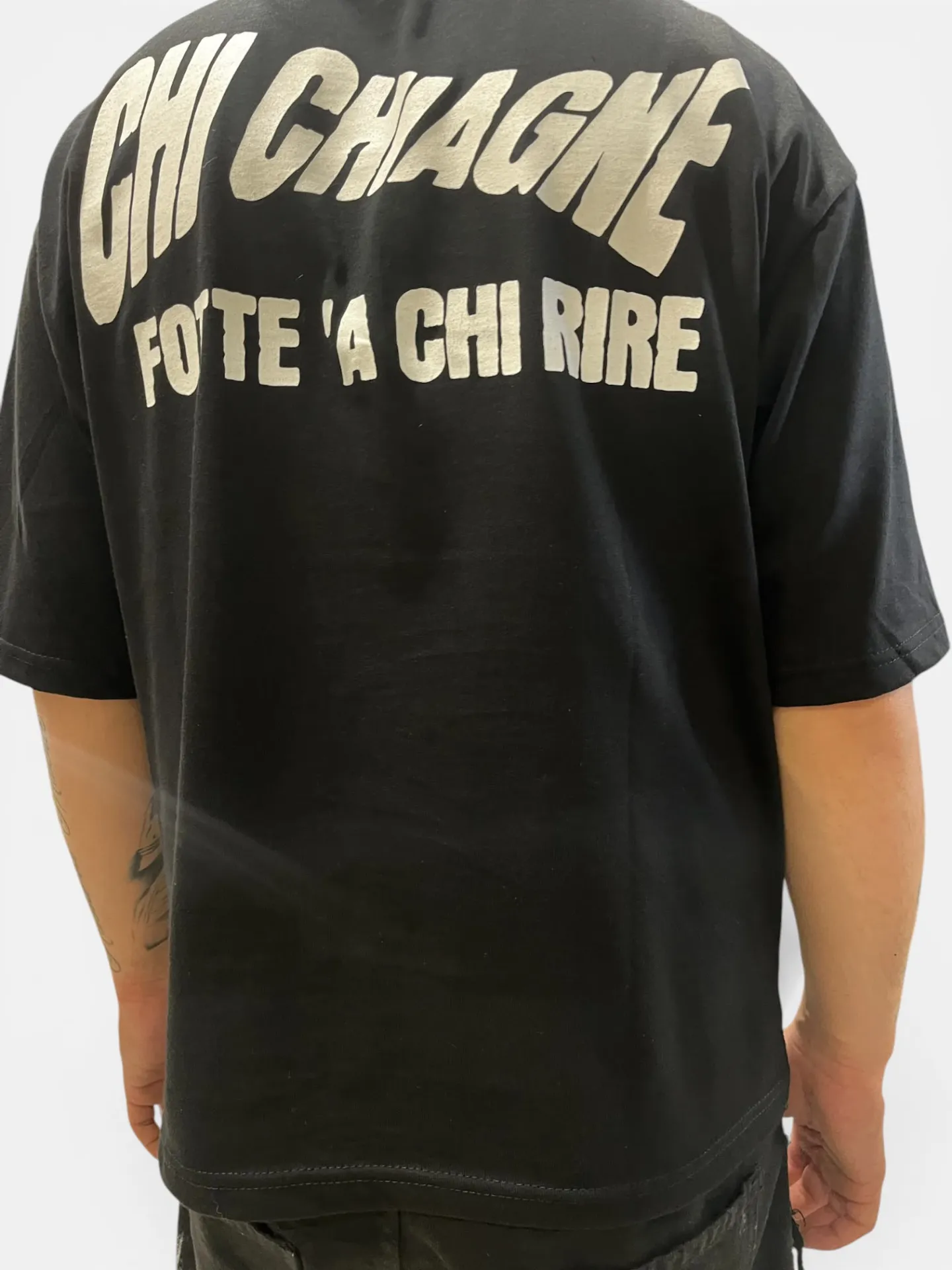 T-Shirt Oversize "Chi Chiagne" - Nero